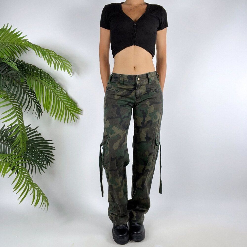 Vintage Y2K Green Camo Streetwear Low Rise Gorpcore Bootcut Cargo Pants / Medium